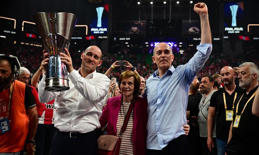 Αγγελόπουλοι: «Η μεγαλύτερη στιγμή στην ιστορία του Ολυμπιακού – Είχε την ιδιαιτερότητά του ότι το κατακτήσαμε στο ΟΑΚΑ»