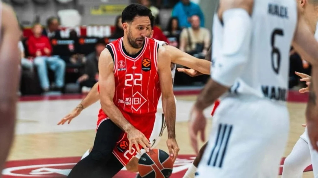 Χάποελ Τελ Αβίβ – Ρεάλ Μαδρίτης 76-69: Μείωσε σε 2-1 με φανταστικούς Μπράιαντ και Τζόουνς!