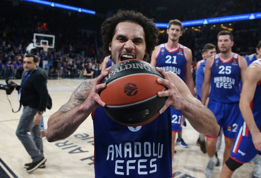 Courtside TV: Οι καλύτερες στιγμές του Σέιν Λάρκιν με την φανέλα της Εφές!
